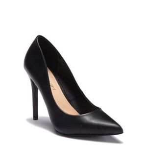 Madden Girl Pointed toe pump